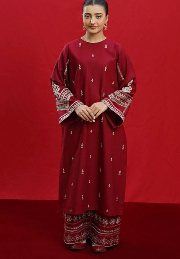 Lameesa casual 2 piece with a touch of embroidery elegant