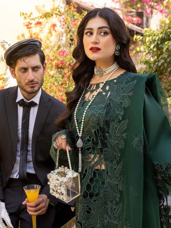 Lameesa Chikan Kari masterpiece – a sophisticated fusion of tradition and style. - Image 4